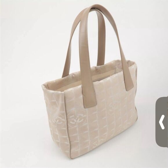 AUTHENTIC CHANEL Travel line Nylon & Leather Jacquard PM Tote. Beige/white. EUC - Picture 7 of 12